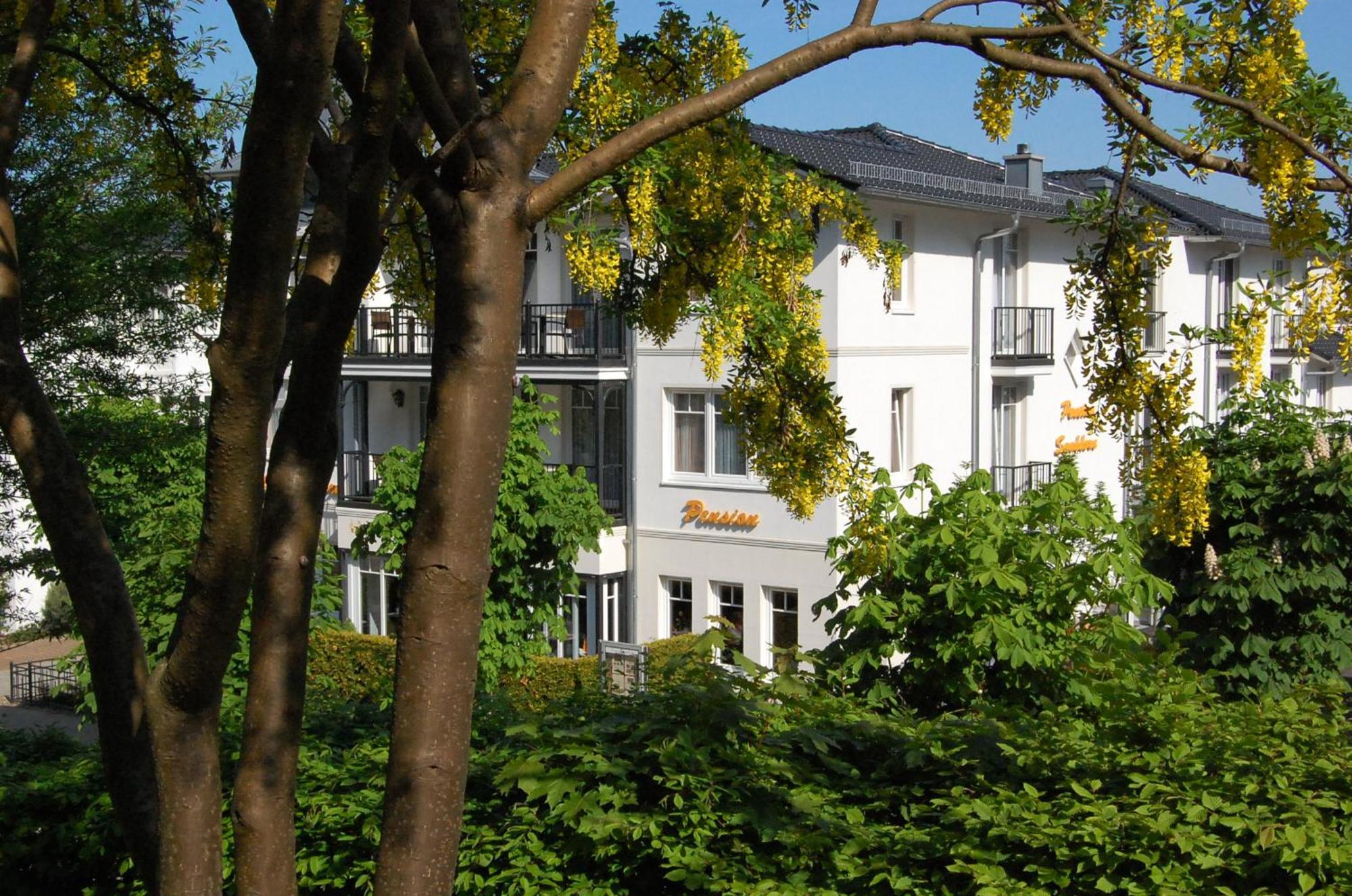 Pension Sanddorn Mit Cafe Carlssons Binz Exterior foto